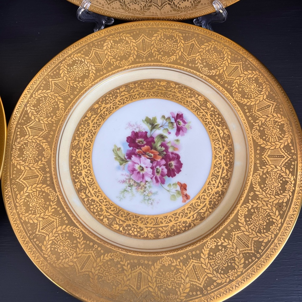 Hutschenreuther Selb L.H.S Bavaria Gold Encrusted 7 Dinner Plates - Picture 9 of 12